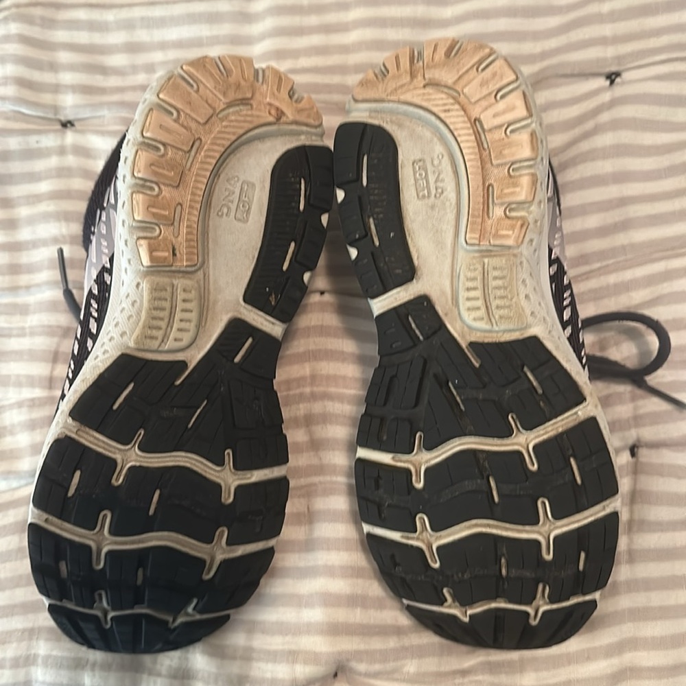 Brooks - Picture 2 of 2